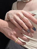 Anéis Retrô de Luxo Clássico Leve para mulheres, estilo artesanal com desenho em fio, versão larga e estreita