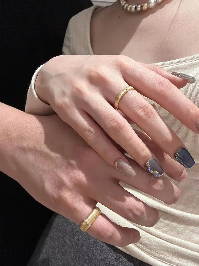 Anéis Retrô de Luxo Clássico Leve para mulheres, estilo artesanal com desenho em fio, versão larga e estreita