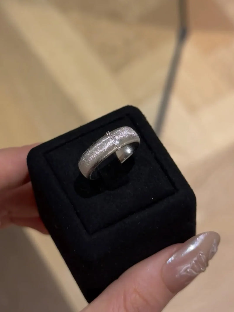 Anéis Retrô de Luxo Clássico Leve para mulheres, estilo artesanal com desenho em fio, versão larga e estreita