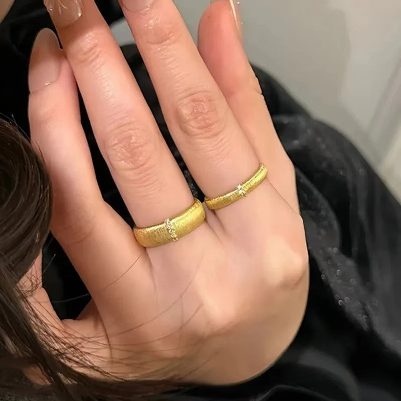 Anéis Retrô de Luxo Clássico Leve para mulheres, estilo artesanal com desenho em fio, versão larga e estreita