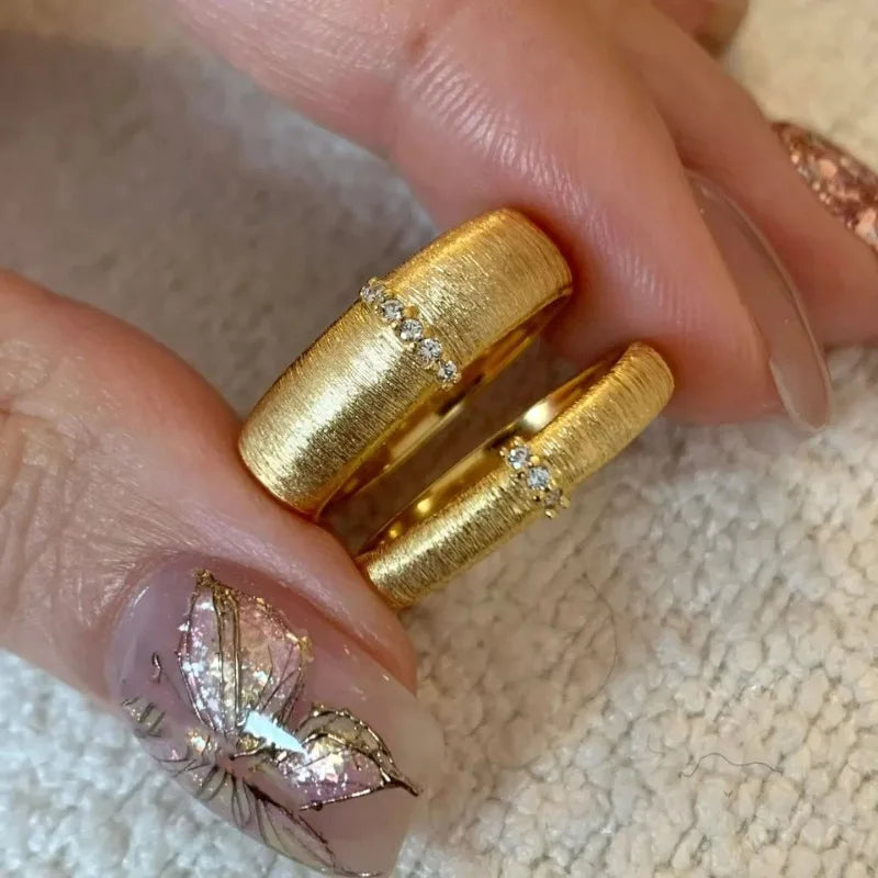 Anéis Retrô de Luxo Clássico Leve para mulheres, estilo artesanal com desenho em fio, versão larga e estreita