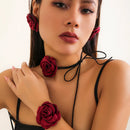 Conjunto de Joias Feminino Romântico Kpop com Grande Flor Vermelha, Colar de Corrente para Clavícula, Pulseira e Brincos de Pino, Gargantilha Ajustável Estilo Gótico Y2K