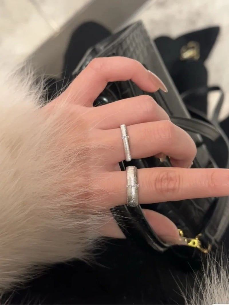 Anéis Retrô de Luxo Clássico Leve para mulheres, estilo artesanal com desenho em fio, versão larga e estreita