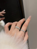 Anéis Retrô de Luxo Clássico Leve para mulheres, estilo artesanal com desenho em fio, versão larga e estreita