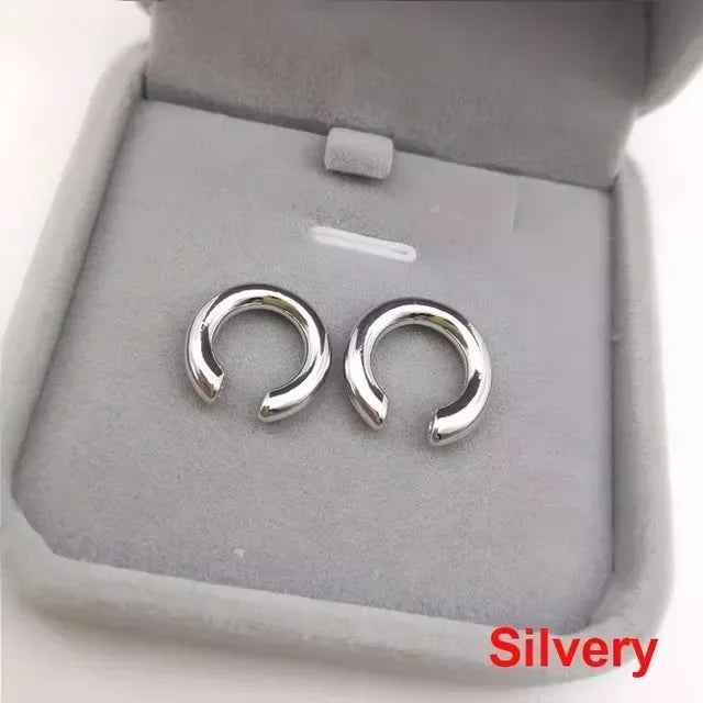 Brinco Falso de Metal Perfurado Único e Fashion, Cartilagem Circular Assimétrica, Joia Feminina