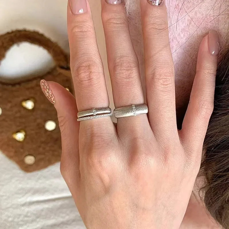 Anéis Retrô de Luxo Clássico Leve para mulheres, estilo artesanal com desenho em fio, versão larga e estreita