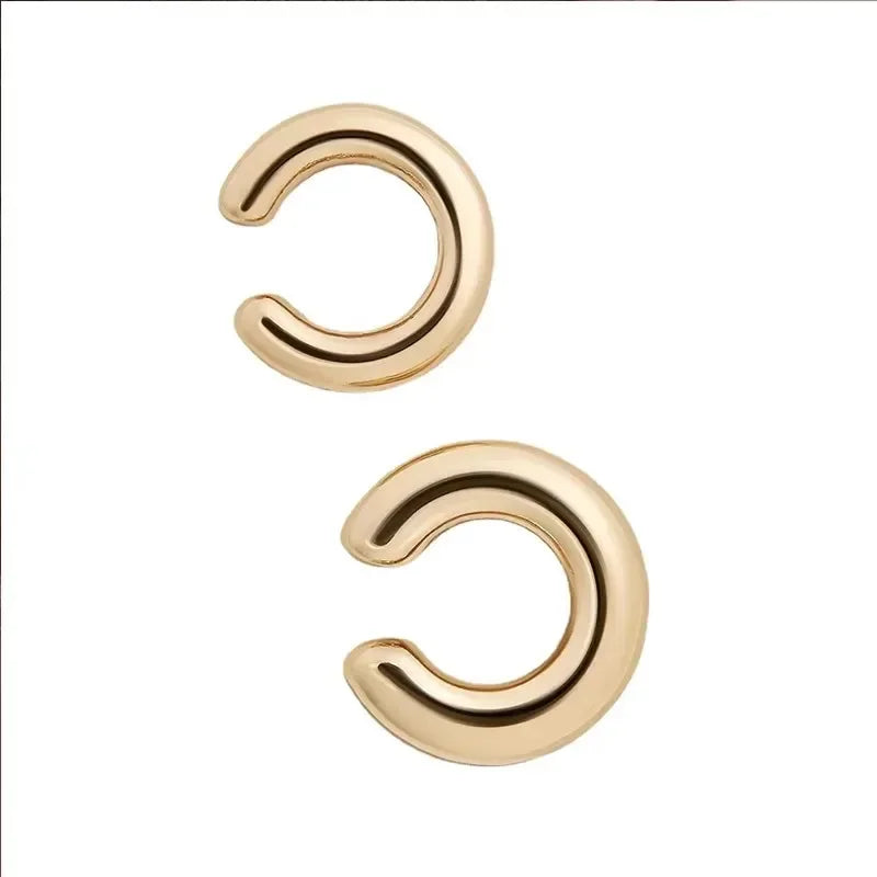 Brinco Falso de Metal Perfurado Único e Fashion, Cartilagem Circular Assimétrica, Joia Feminina