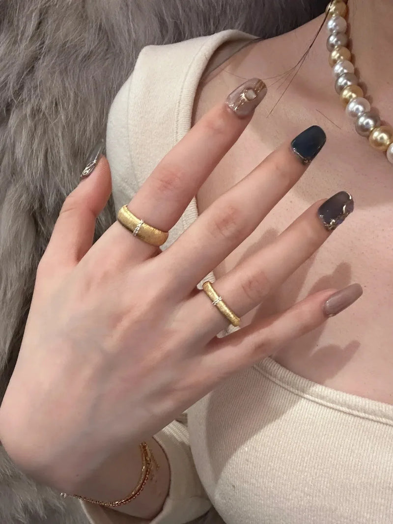 Anéis Retrô de Luxo Clássico Leve para mulheres, estilo artesanal com desenho em fio, versão larga e estreita