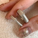 Anéis Retrô de Luxo Clássico Leve para mulheres, estilo artesanal com desenho em fio, versão larga e estreita