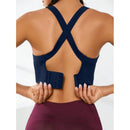 Conjunto esportivo com sutiã de costas bonitas, esportivo cruzado nas costas, sem bojo, tamanho ajustável e pode ser usado normalmente por baixo.