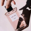 Perfume de Marca Luxuosa 125ml Possui Uma Fragrância Doce Única Que Traz Uma Sensação Romântica, Tornando-O O Presente Perfeito