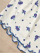 Conjunto de Pijama Feminino com Blusa de Alcinha em Renda  Decote em V e Shorts Estampados Florais